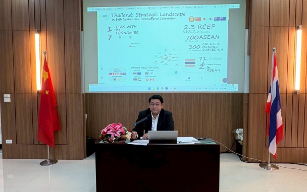 ผทภ.4 บรรยายสรุปหัวข้อ "นโยบายการลงทุนและโอกาสการพัฒนาเขตอุตสาหกรรมของประเทศไทย"